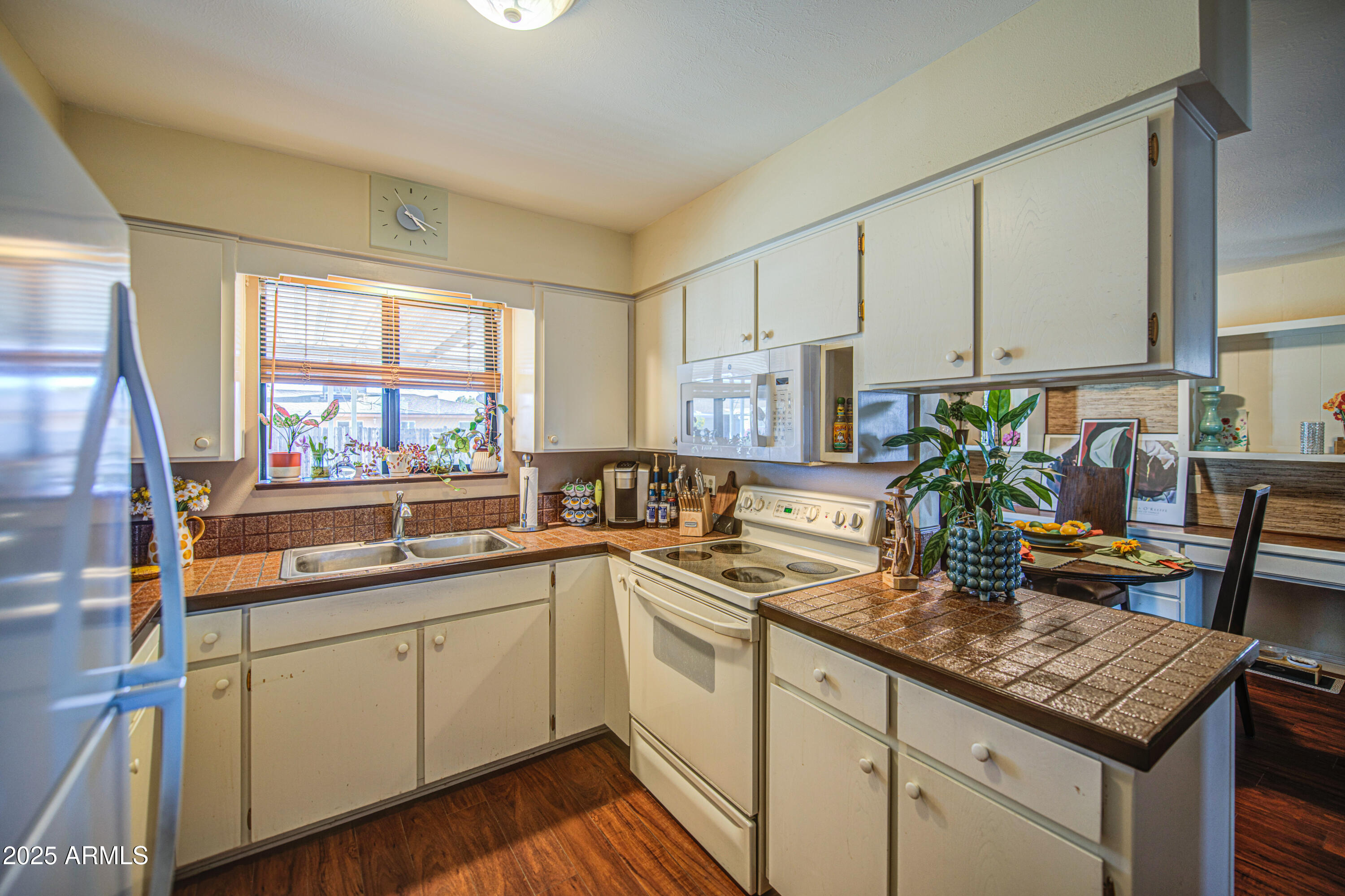5331 East Dodge Street Mesa, AZ 85205 - Photo 9 of 35 Kitchen 4 (1)