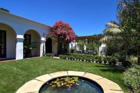 a view of a house with a backyard