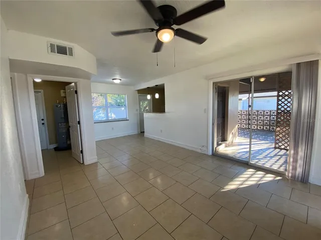 a view of an entryway with a livingroom