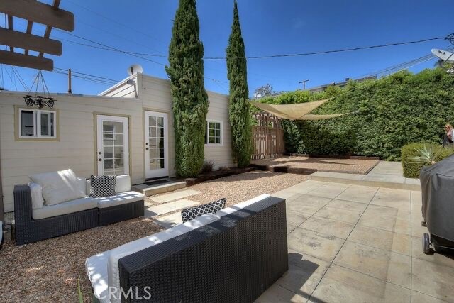 372 Jasmine Street Laguna Beach, CA 92651 - Photo 18 of 20 a view of a patio with couches and potted plants