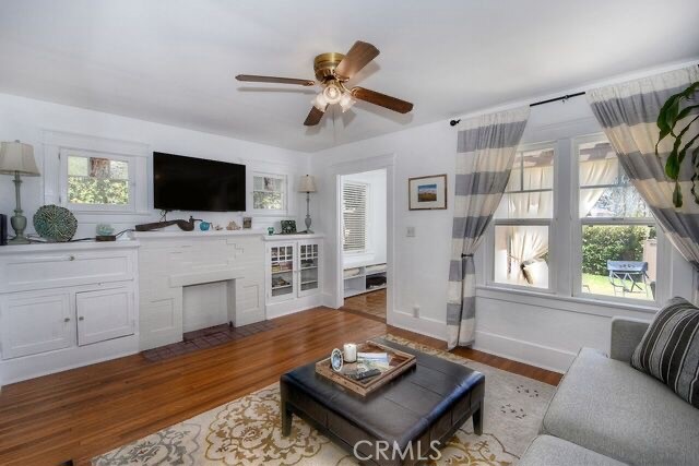 372 Jasmine Street Laguna Beach, CA 92651 - Photo 5 of 20 a living room with furniture and a flat screen tv