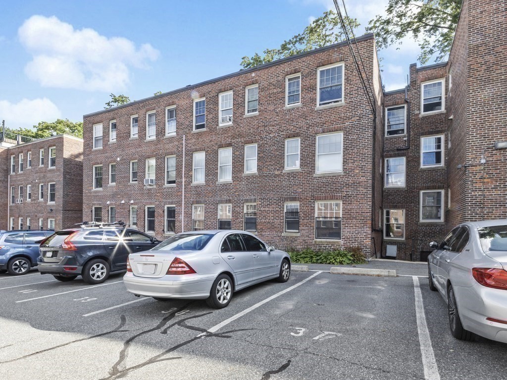 19 Thatcher Street, Unit E21 Brookline, MA 02446 - Photo 2 of 8