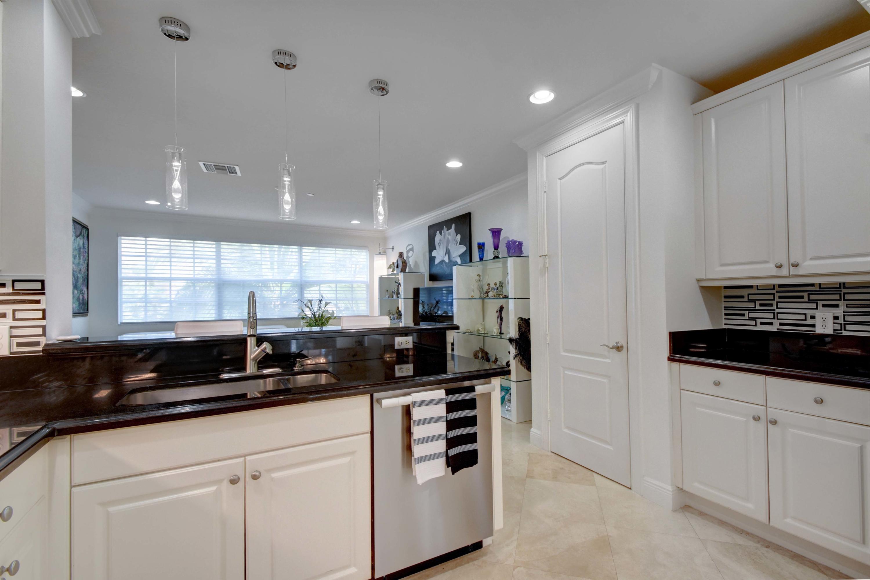 5535 Northeast Trieste Way Boca Raton, FL 33487 - Photo 21 of 51 KITCHEN