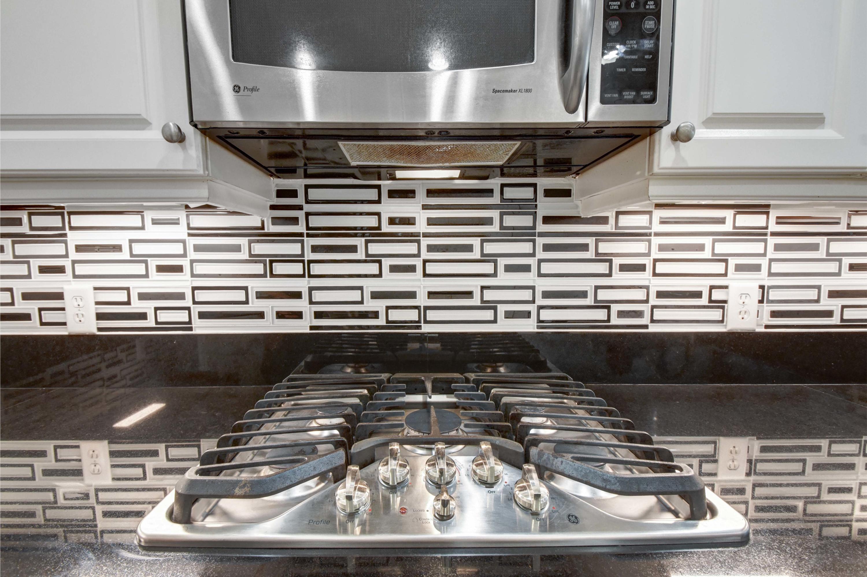5535 Northeast Trieste Way Boca Raton, FL 33487 - Photo 24 of 51 NEW GAS COOKTOP