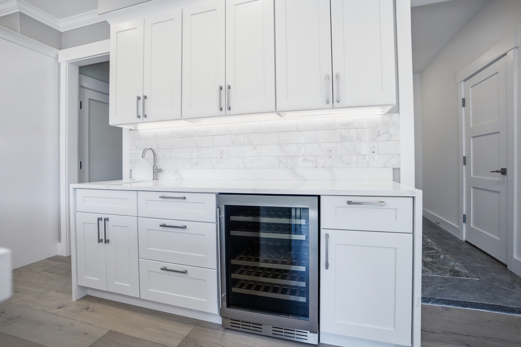 18 Magnolia Road Natick, MA 01760 - Photo 7 of 39