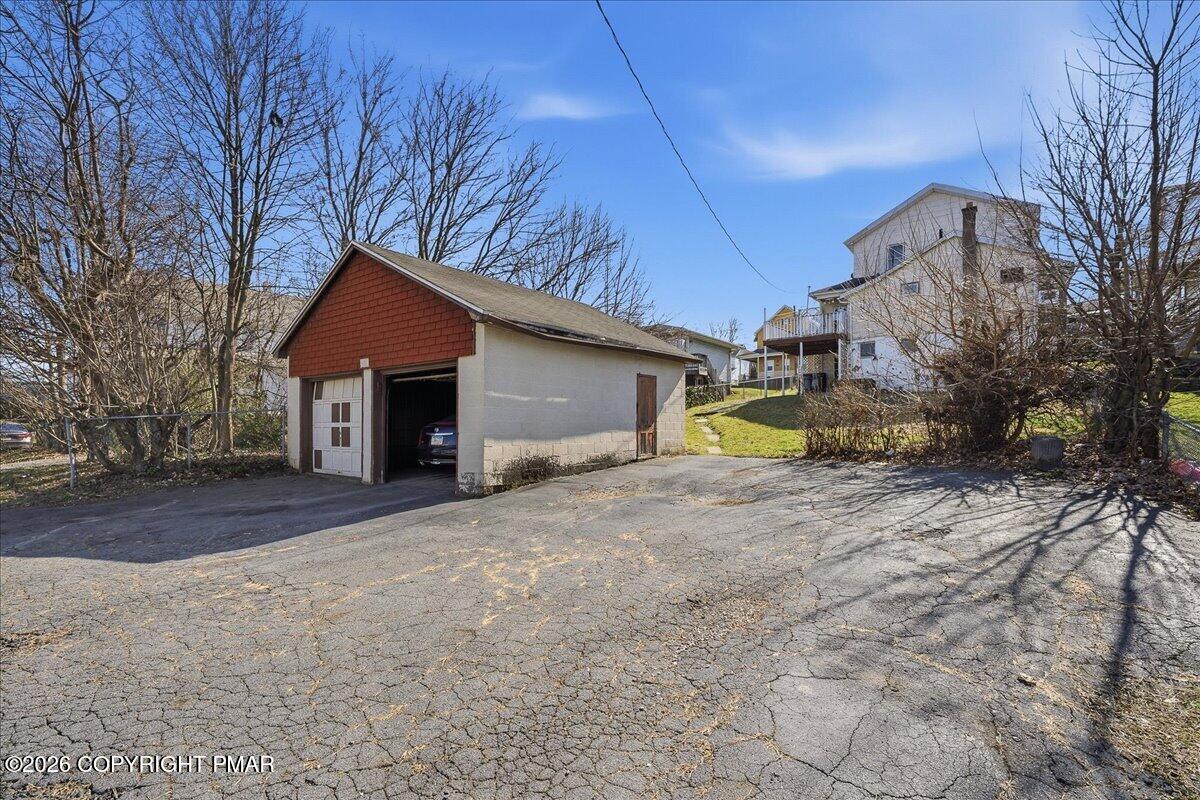 910-912 Hampton Street Scranton, PA 18504 - Photo 2 of 38 Detached Garage