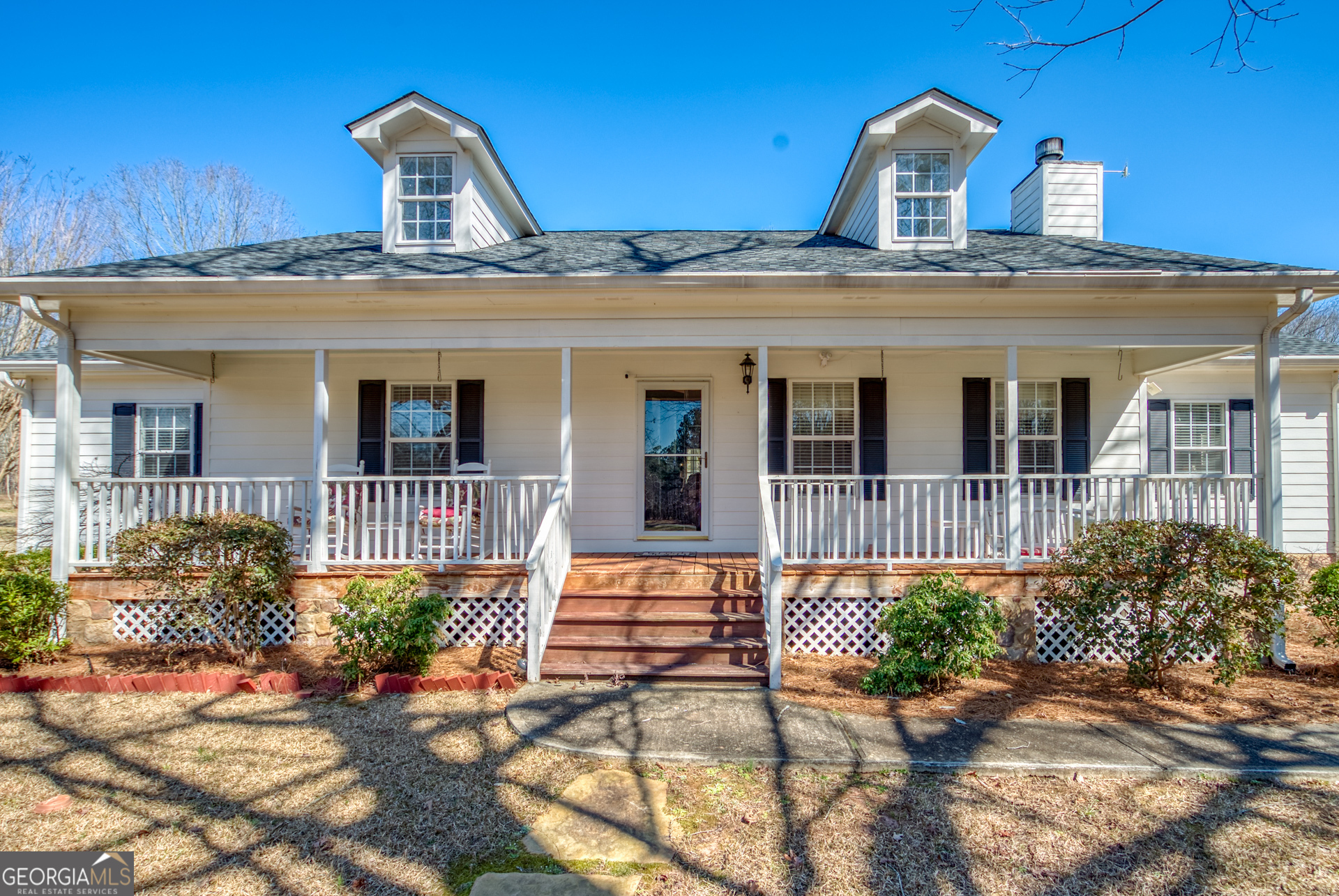 1650 Pierce Dairy Road Madison, GA 30650 - Photo 6 of 85 a front view of a house
