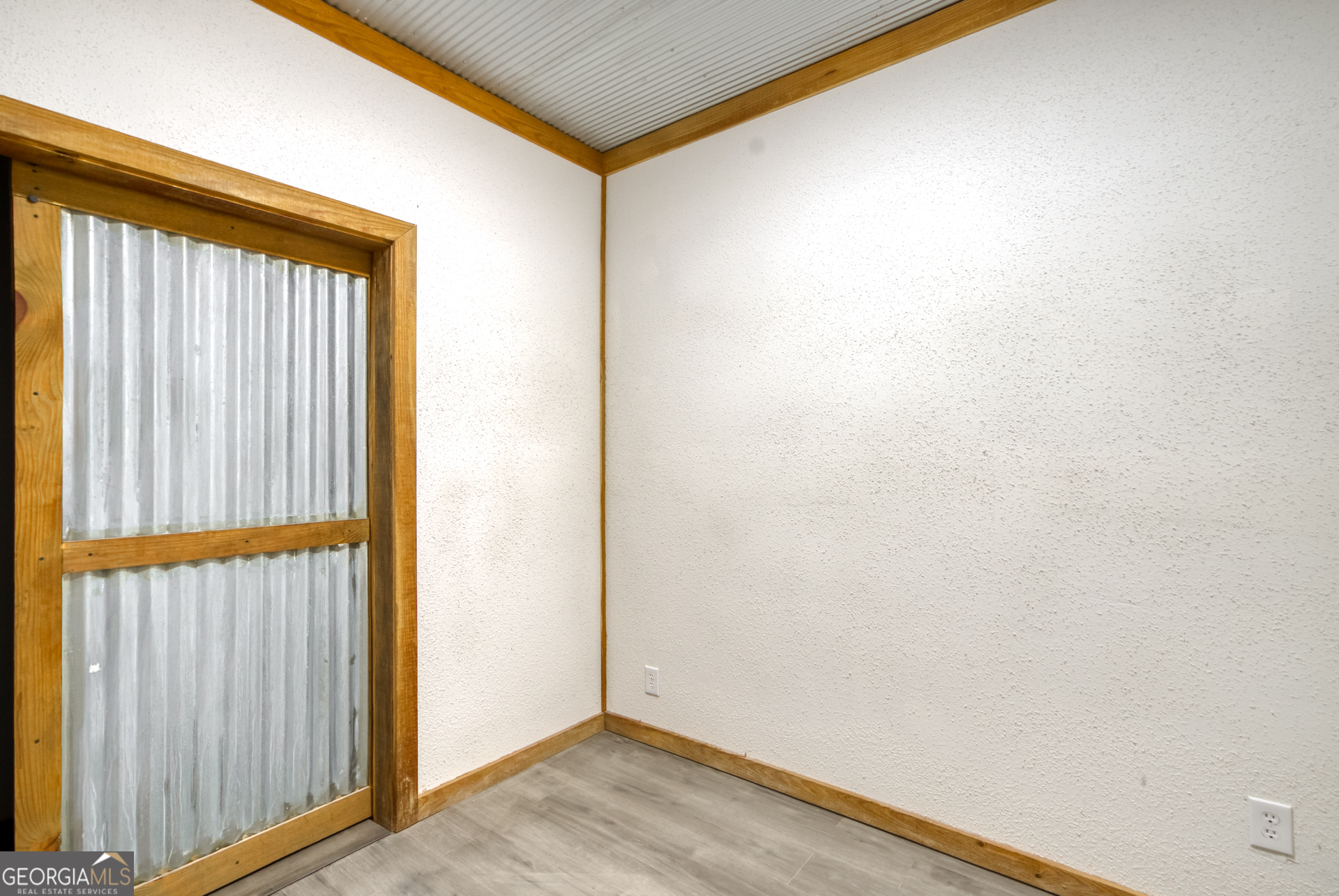 1650 Pierce Dairy Road Madison, GA 30650 - Photo 69 of 85 an empty room with a window