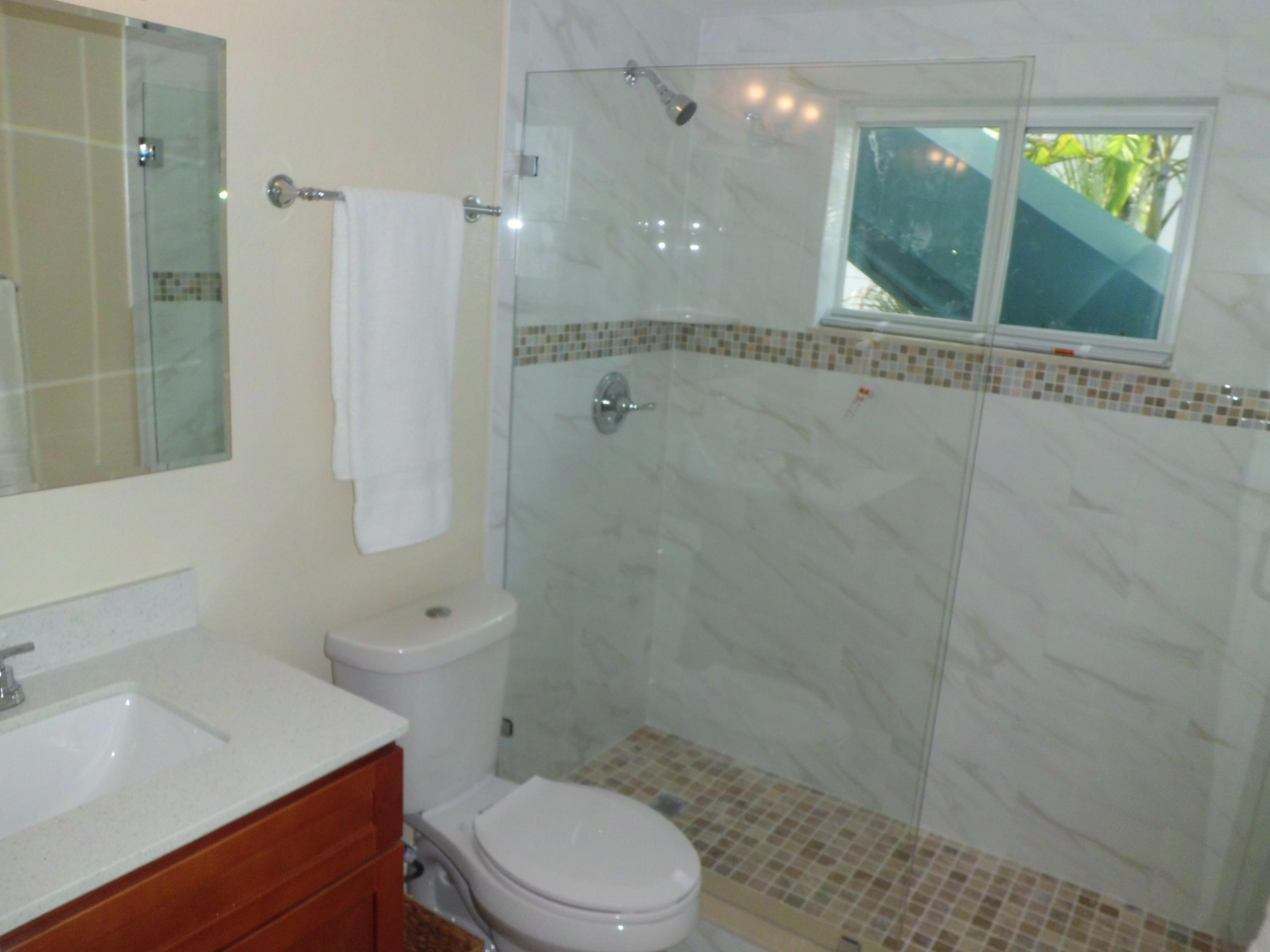 16 Bahama Road Key Largo, FL 33037 - Photo 20 of 39 BAH BATH 2