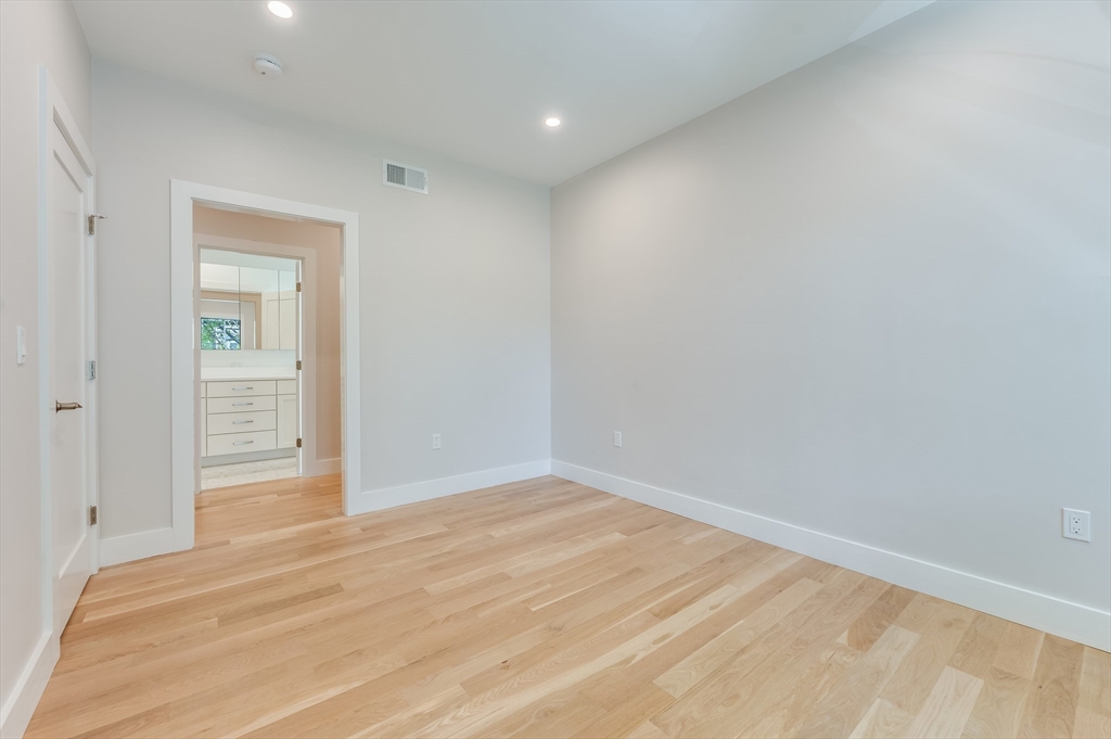 147 West 8th Street Boston, MA 02127 - Photo 15 of 33