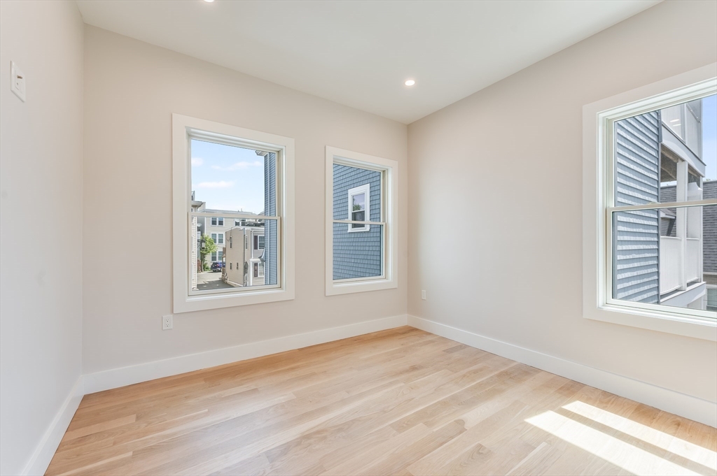 147 West 8th Street Boston, MA 02127 - Photo 18 of 33