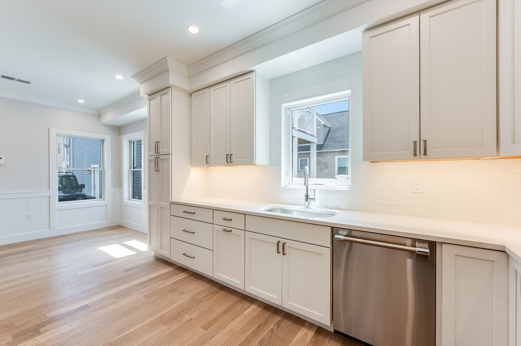 147 West 8th Street Boston, MA 02127 - Photo 3 of 33