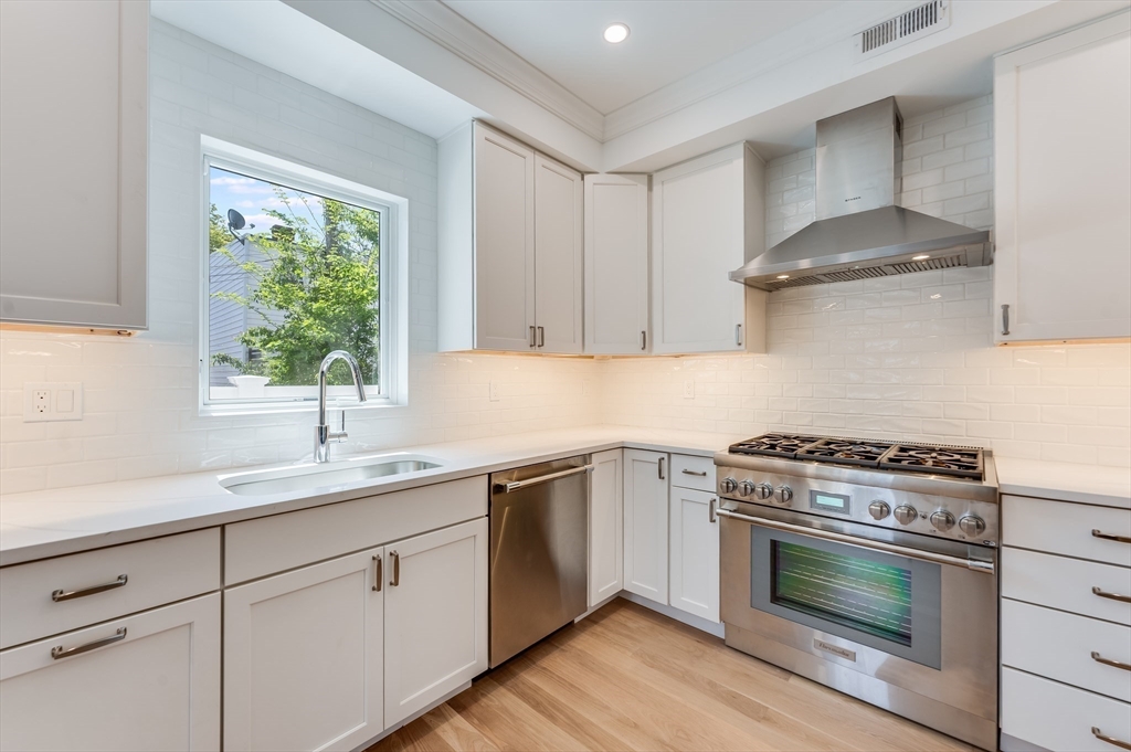 147 West 8th Street Boston, MA 02127 - Photo 6 of 33