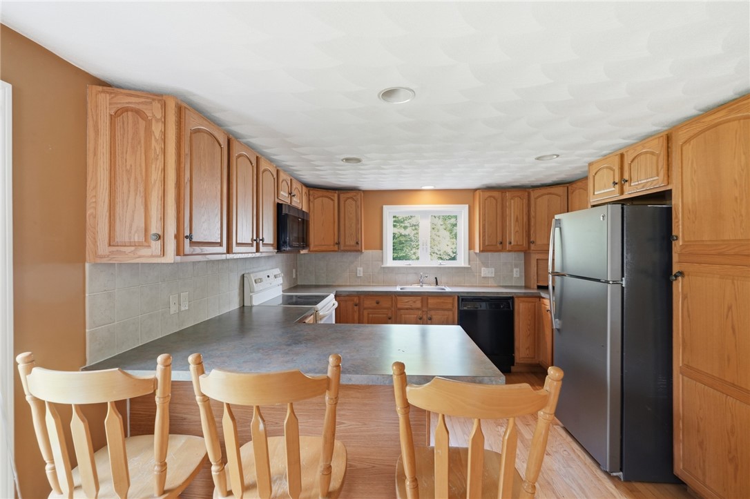 128 Grandview Avenue Lincoln, RI 02865 - Photo 31 of 48 Addition kitchen