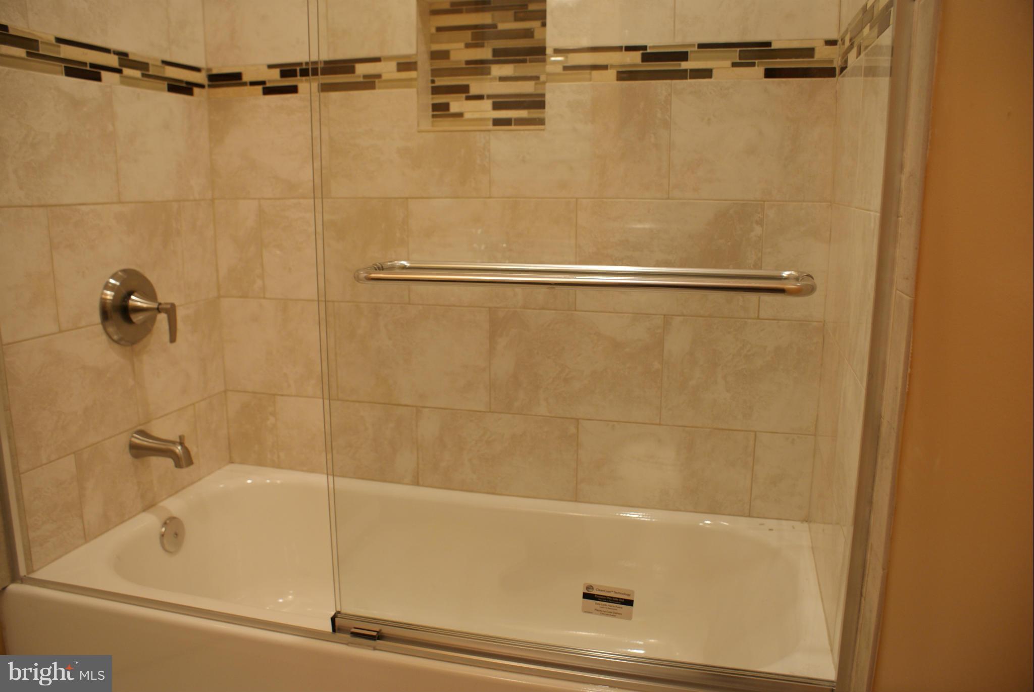 7002 Dolphin Road Lanham, MD 20706 - Photo 16 of 30 Bath