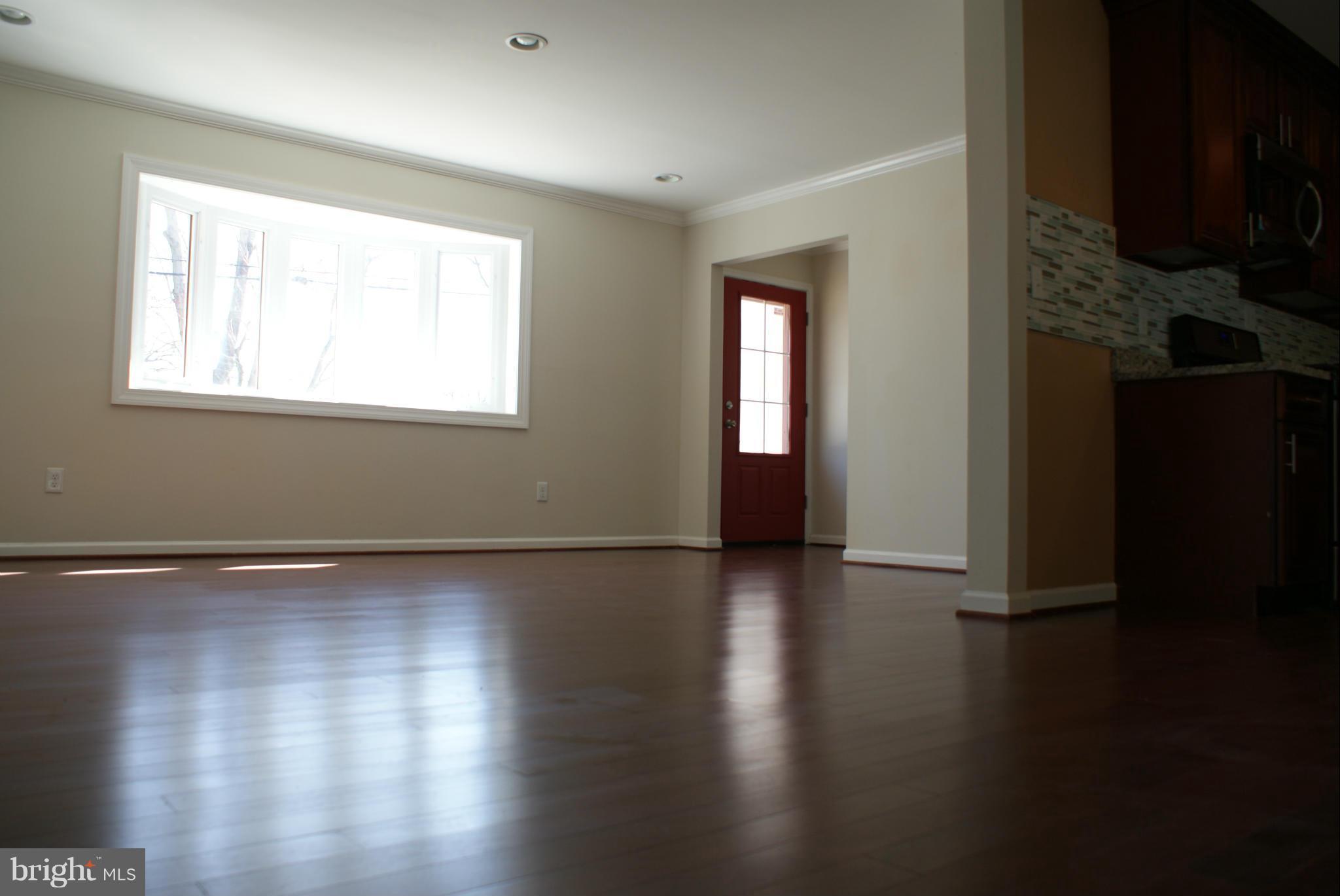 7002 Dolphin Road Lanham, MD 20706 - Photo 4 of 30 Living Room