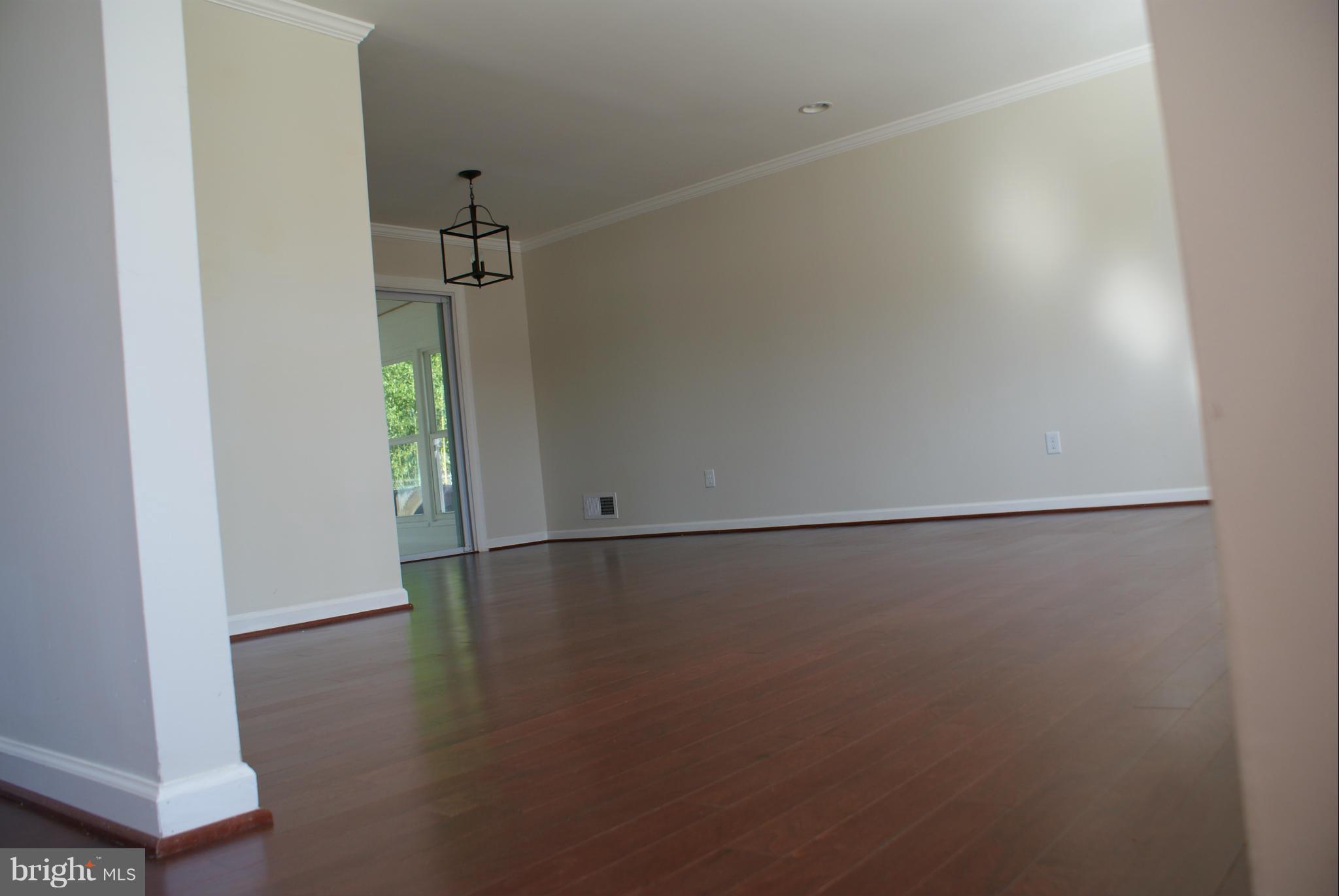7002 Dolphin Road Lanham, MD 20706 - Photo 5 of 30 Living Room