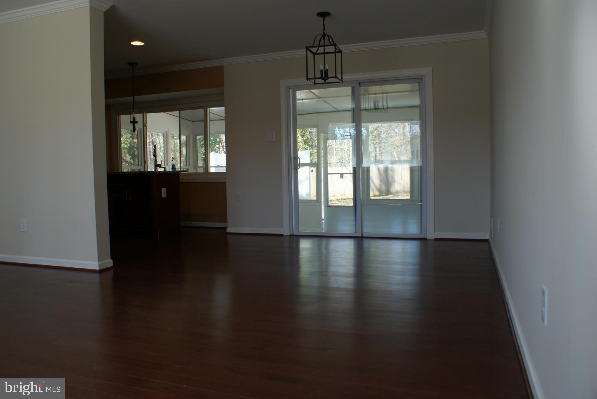 7002 Dolphin Road Lanham, MD 20706 - Photo 6 of 30 Living Room