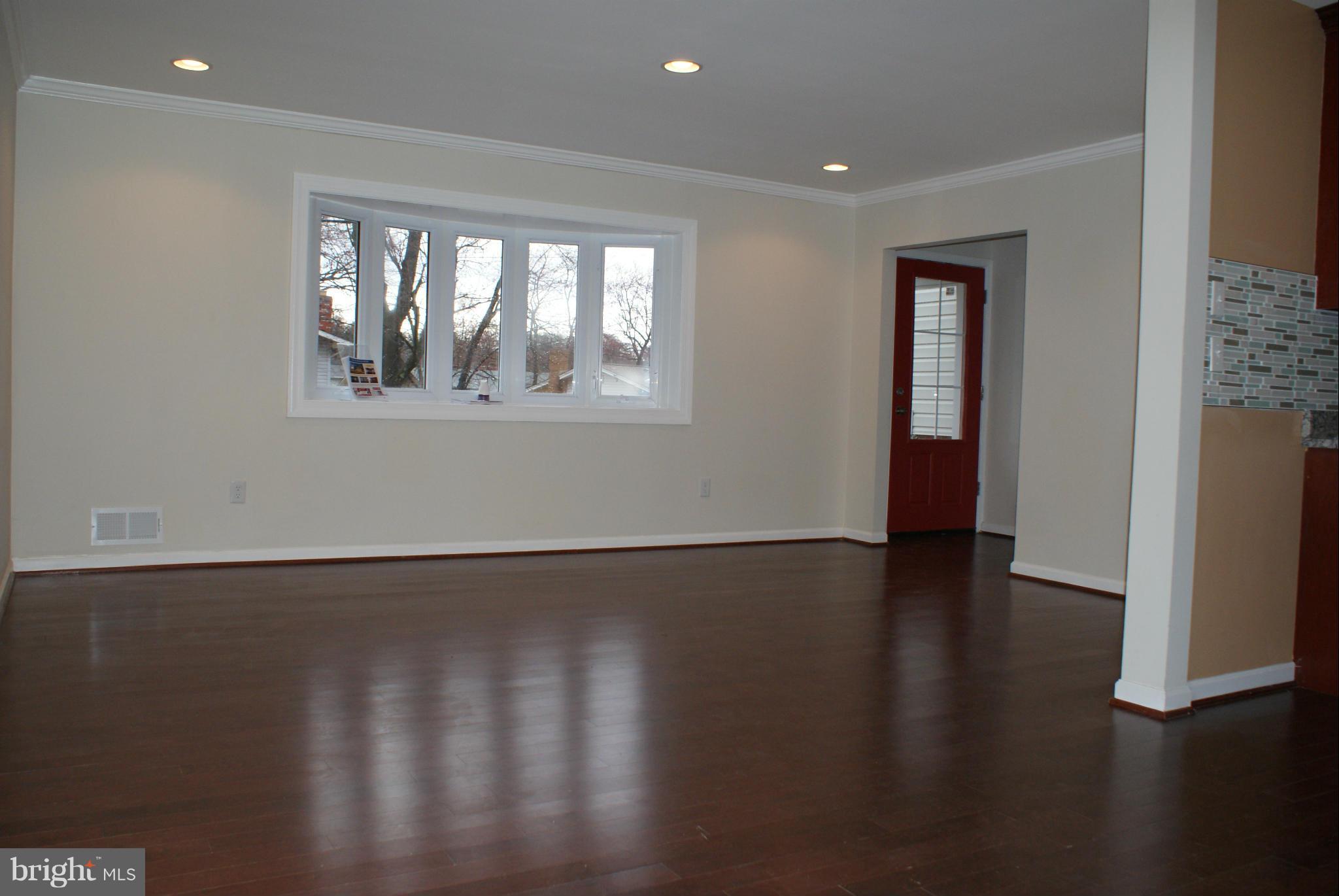 7002 Dolphin Road Lanham, MD 20706 - Photo 8 of 30 Living Room