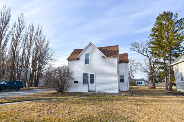 $55,000 | 715 8th Street East, Thief River Falls, MN 56701