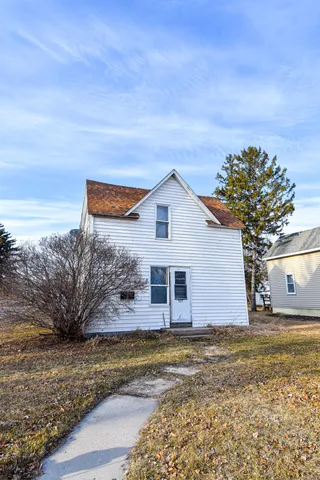 $55,000 | 715 8th Street East, Thief River Falls, MN 56701