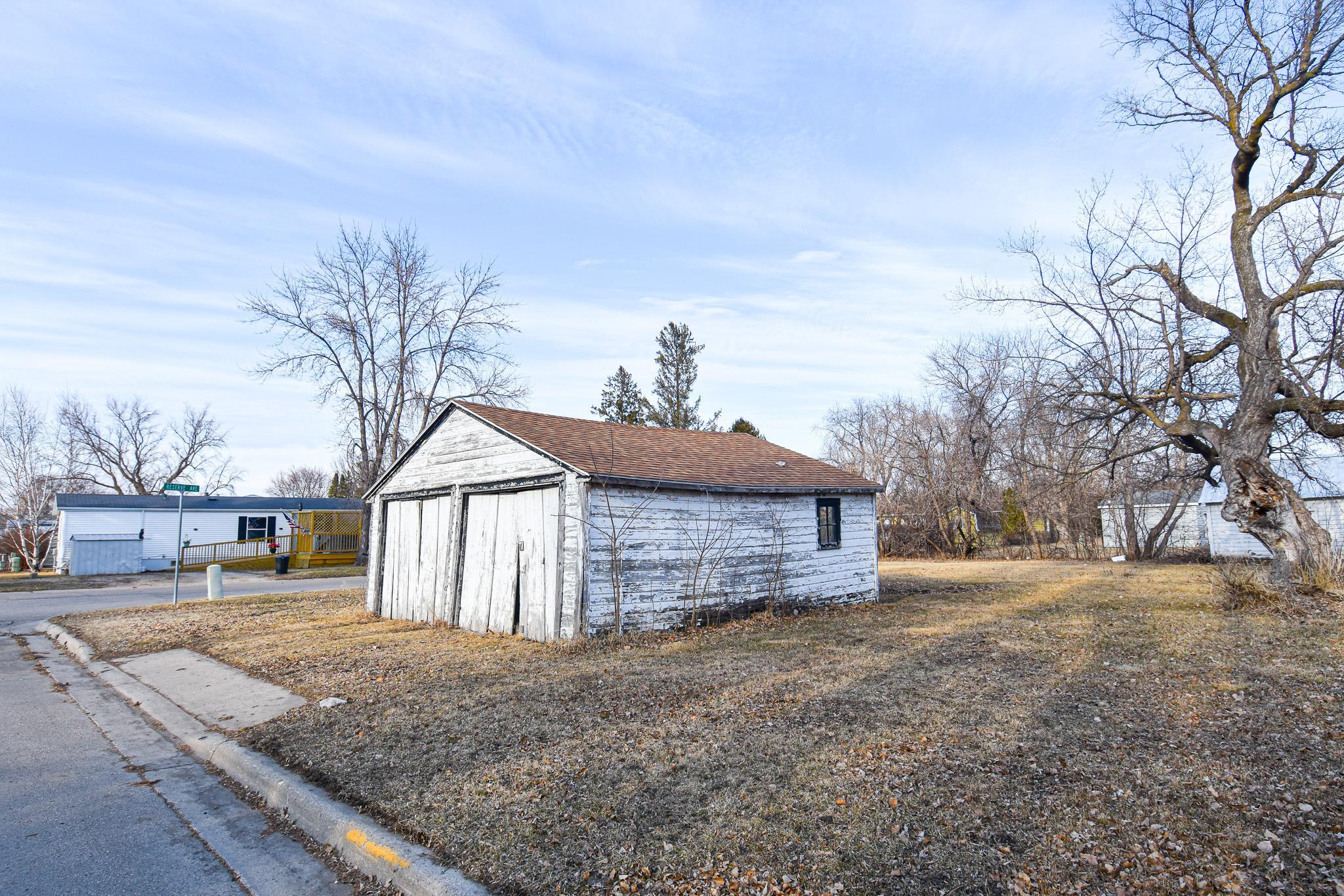 715 8th Street East Thief River Falls, MN 56701 - Photo 3 of 31