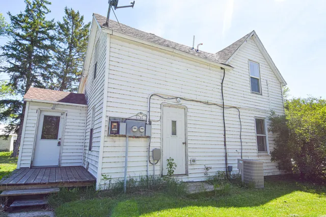 $55,000 | 715 8th Street East, Thief River Falls, MN 56701