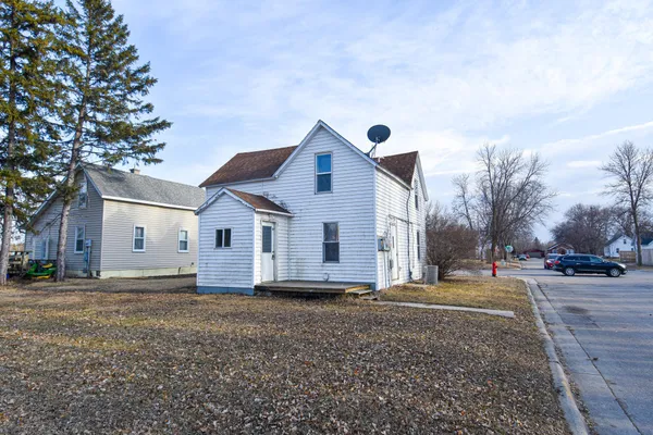 $55,000 | 715 8th Street East, Thief River Falls, MN 56701