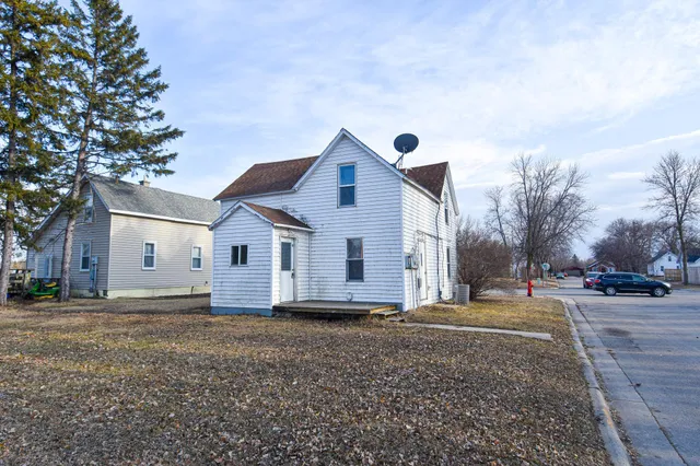$55,000 | 715 8th Street East, Thief River Falls, MN 56701