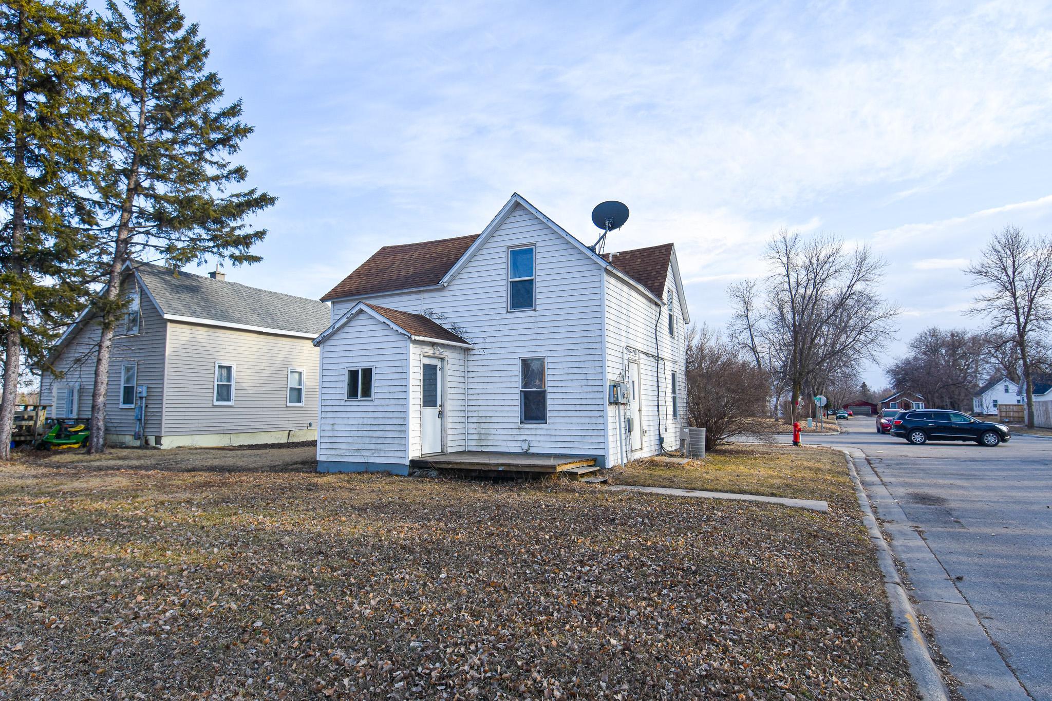 715 8th Street East Thief River Falls, MN 56701 - Photo 4 of 31
