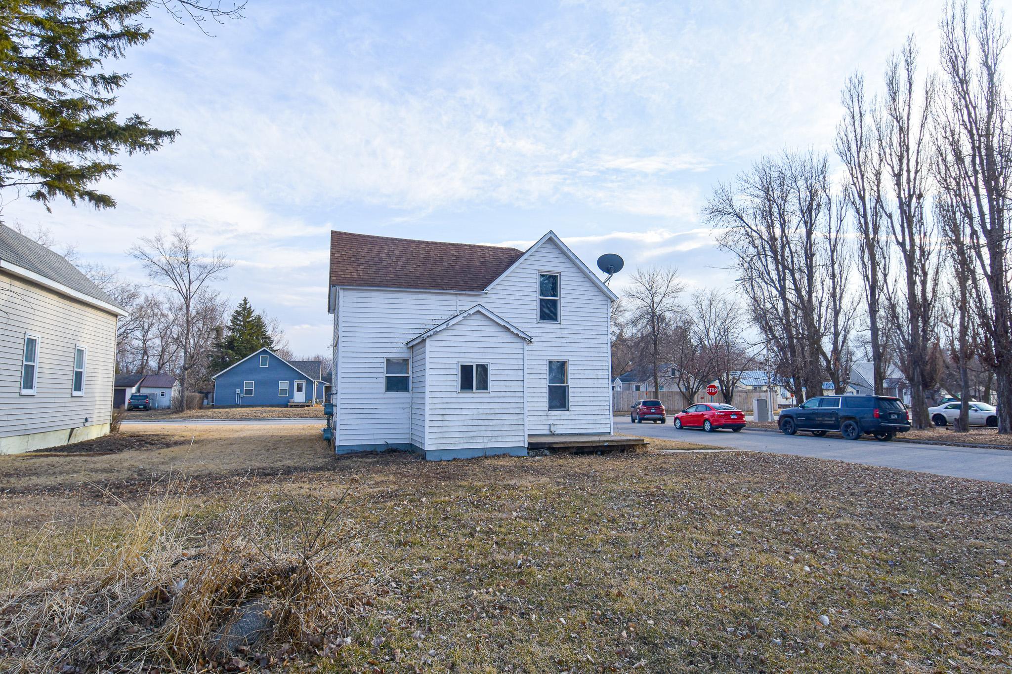 715 8th Street East Thief River Falls, MN 56701 - Photo 5 of 31