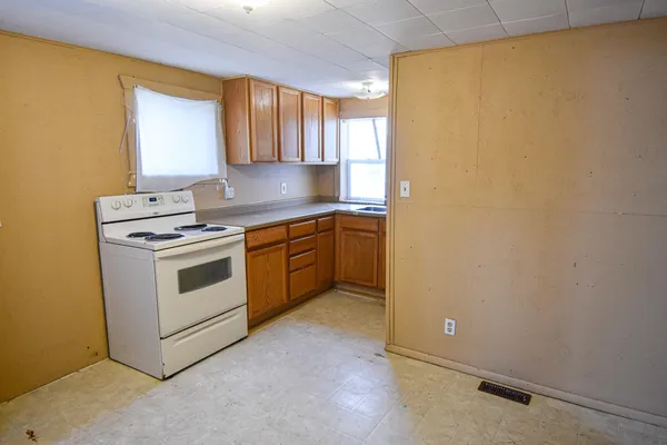 $55,000 | 715 8th Street East, Thief River Falls, MN 56701