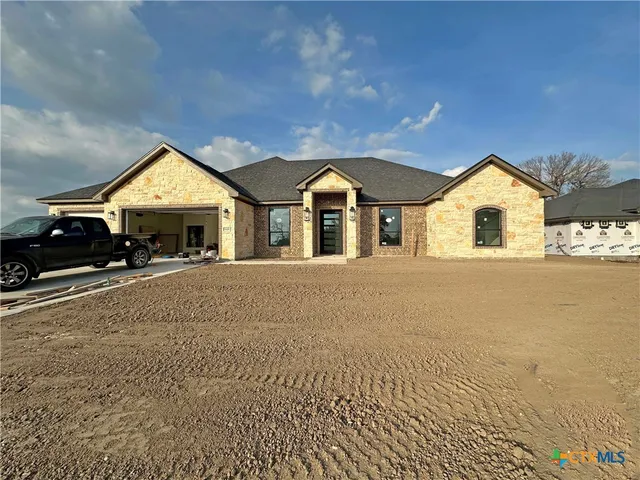 $679,000 | 818 Eagle Hts Drive, Salado, TX 76571