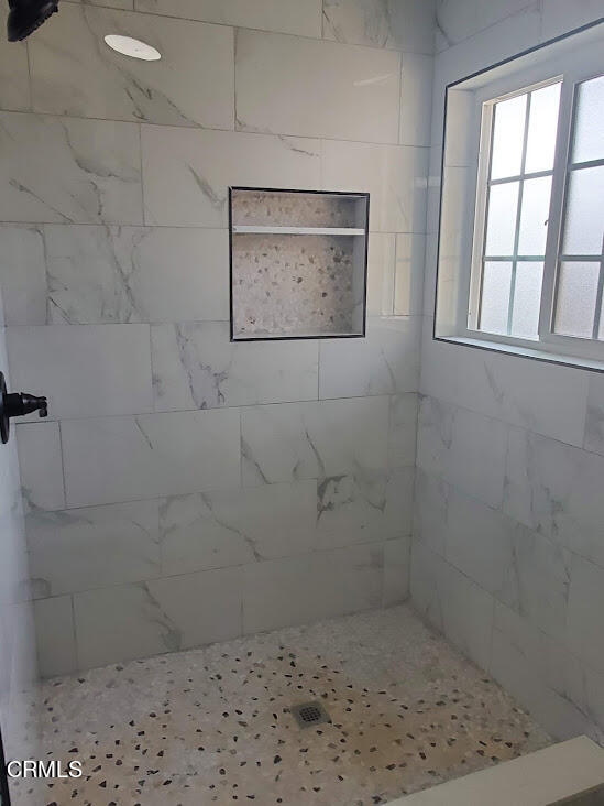 410 Bluebell Place Oxnard, CA 93036 - Photo 16 of 20 a bathroom with a window