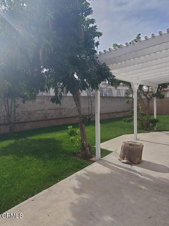 410 Bluebell Place Oxnard, CA 93036 - Photo 17 of 20 a view of a patio with a yard