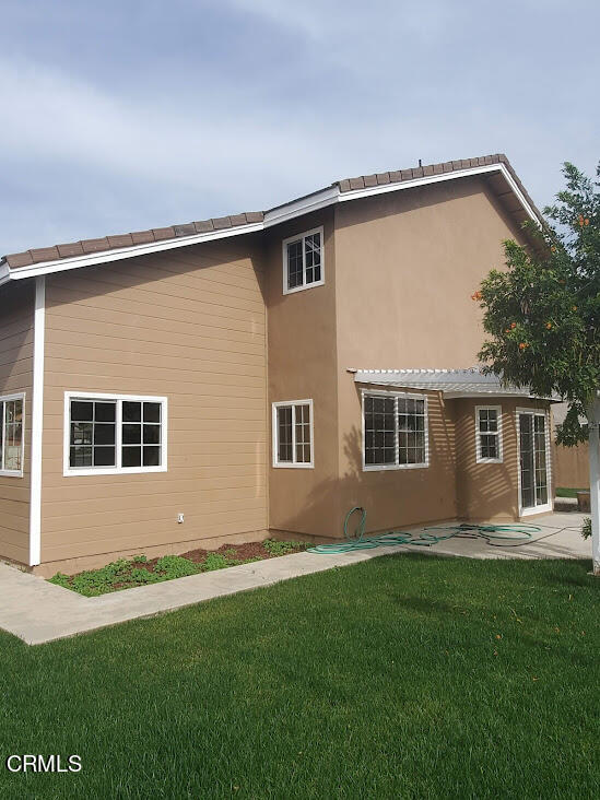 410 Bluebell Place Oxnard, CA 93036 - Photo 19 of 20 front view of a house with a yard
