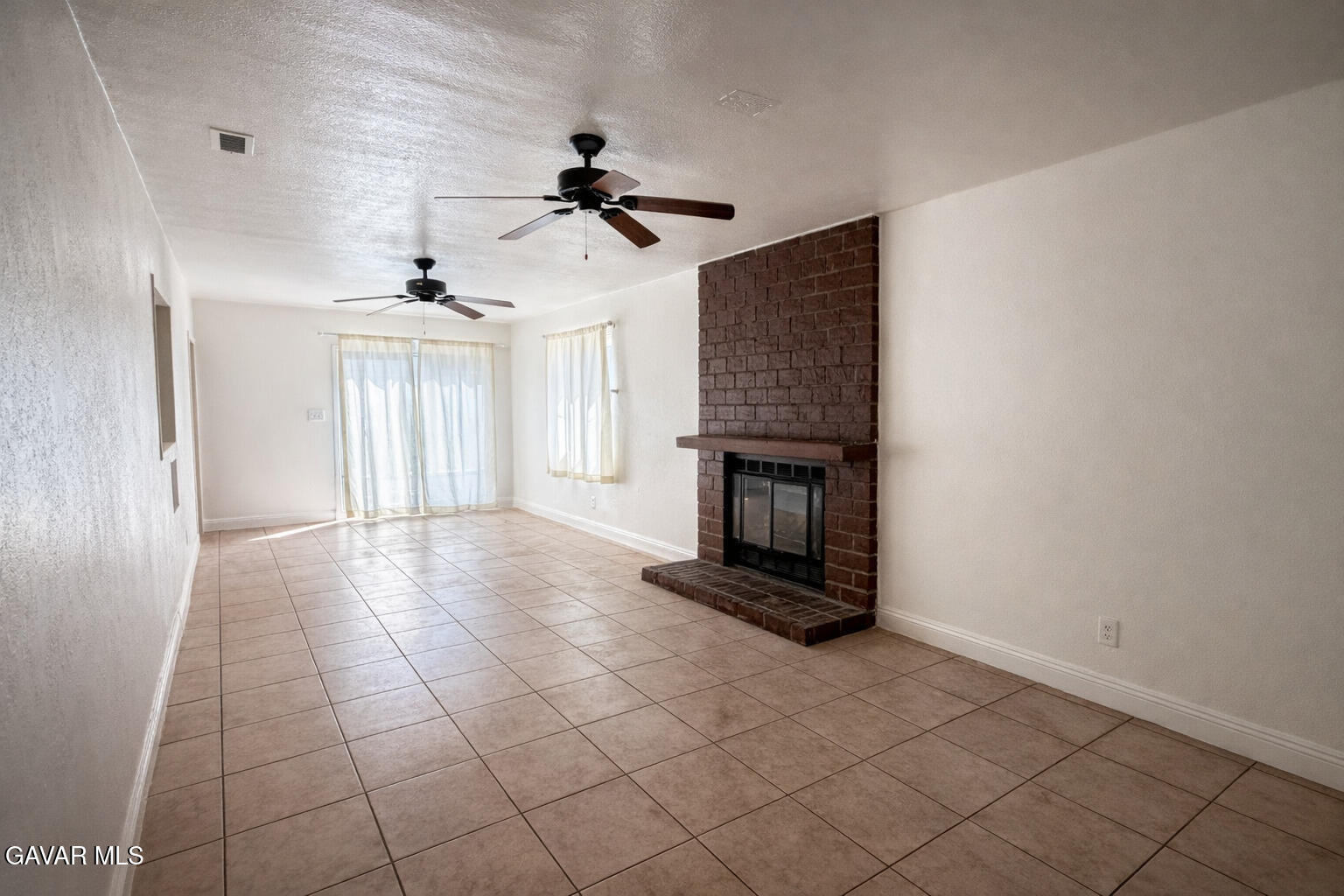 356 East Kettering Street Lancaster, CA 93535 - Photo 6 of 14 e830817e-f93f-4daf-978a-0270d496759
