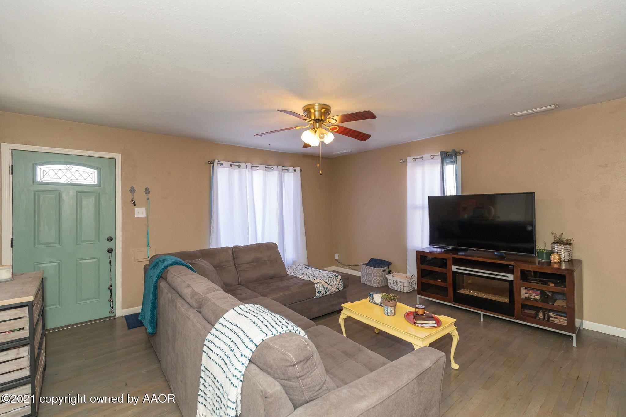 3609 South Taylor Street Amarillo, TX 79110 - Photo 4 of 26 a living room with furniture and a flat screen tv