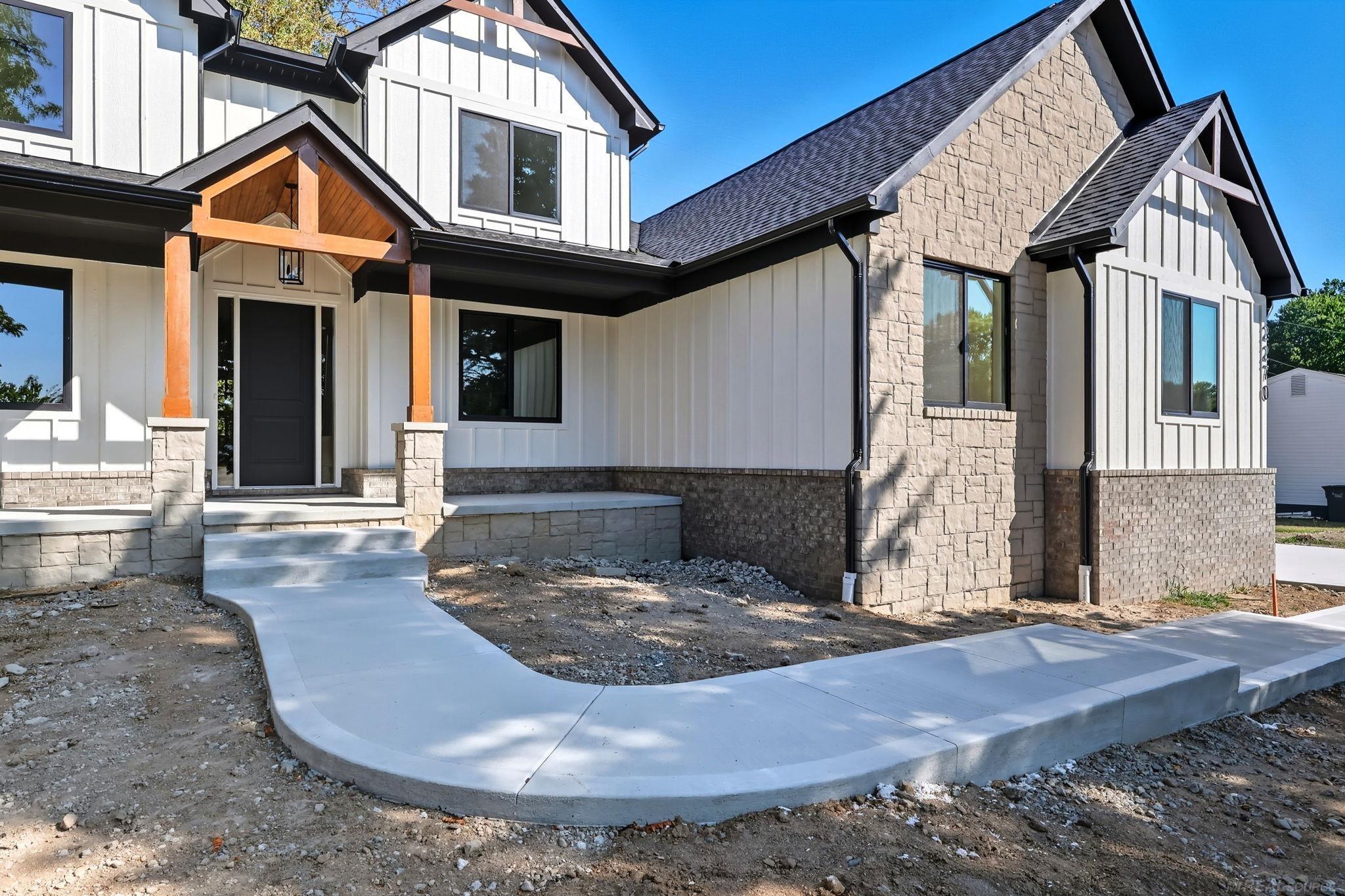 2270 Walton Blvd. Rochester, MI 48309 - Photo 4 of 40 50142271-c9aa2e8b-4d42-4bdb-8c63-a26f42e7ea17.JPG