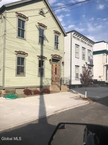 $1,695 | 122 North Ferry Street, Unit 2, Schenectady, NY 12305