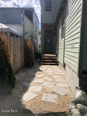 $1,695 | 122 North Ferry Street, Unit 2, Schenectady, NY 12305