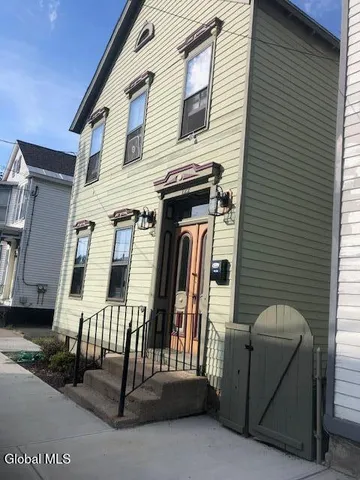 $1,695 | 122 North Ferry Street, Unit 2, Schenectady, NY 12305