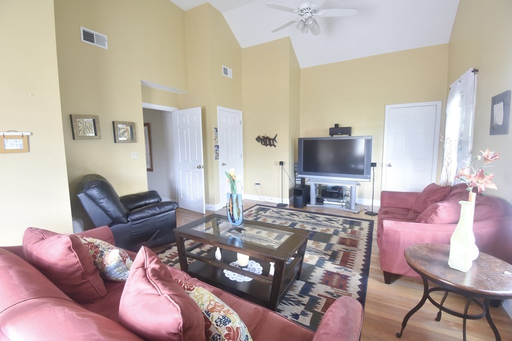 265 Wiswall Road Newton, MA 02459 - Photo 10 of 17