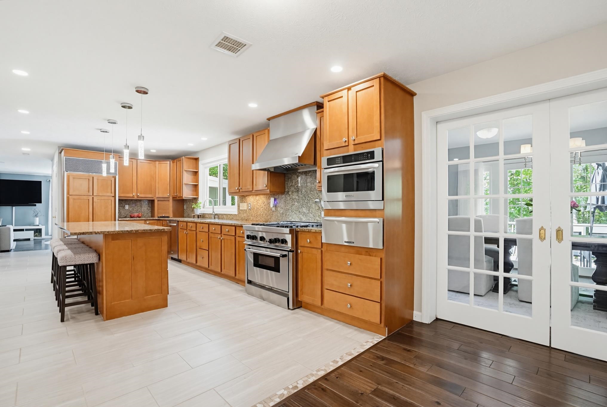 73 Jenkins Road Bedford, NH 03110 - Photo 11 of 60