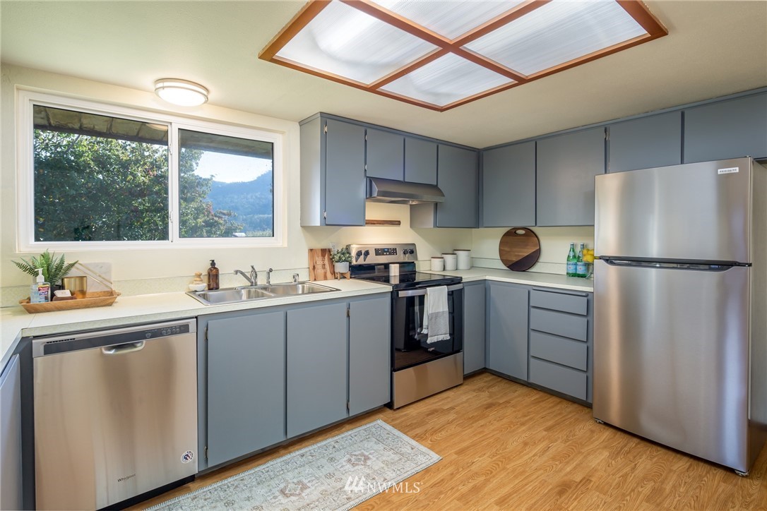 18555 Burkland Road Mount Vernon, WA 98274 - Photo 8 of 29 Gallery Image 8