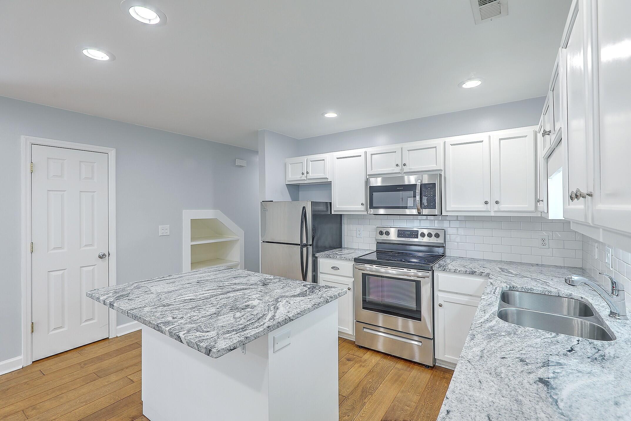 2882 Mackenzie Court Mount Pleasant, SC 29466 - Photo 11 of 24 1R3A5230_1_2_3_4_5_6