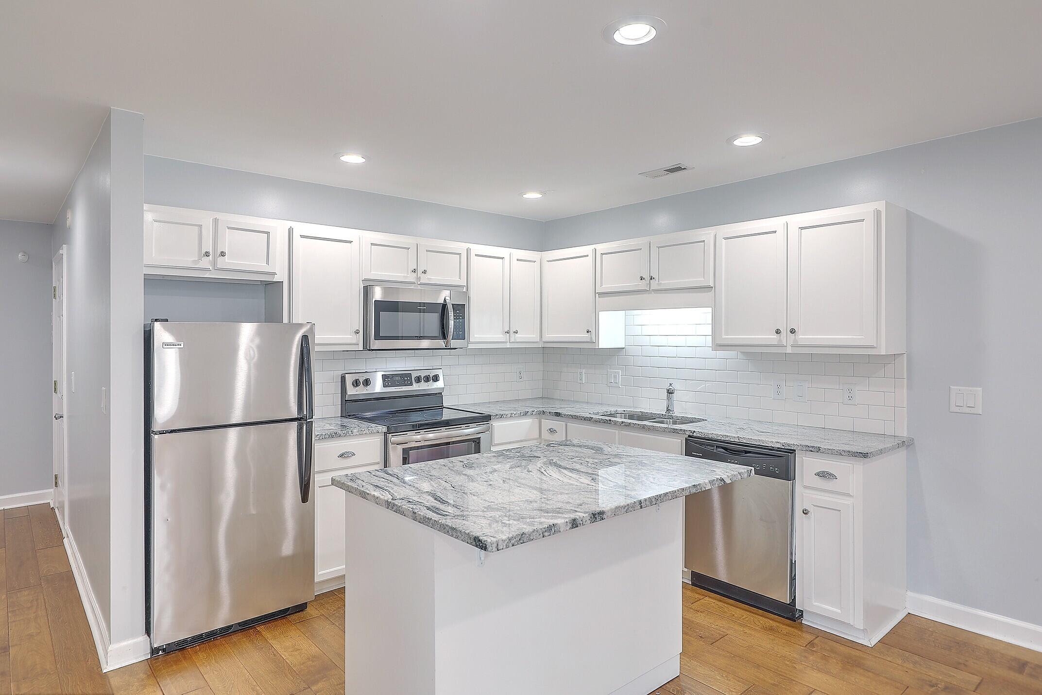 2882 Mackenzie Court Mount Pleasant, SC 29466 - Photo 9 of 24 1R3A5216_17_18_19_20_21_22