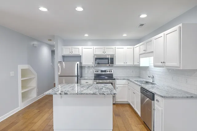 $2,400 | 2882 Mackenzie Court, Mount Pleasant, SC 29466