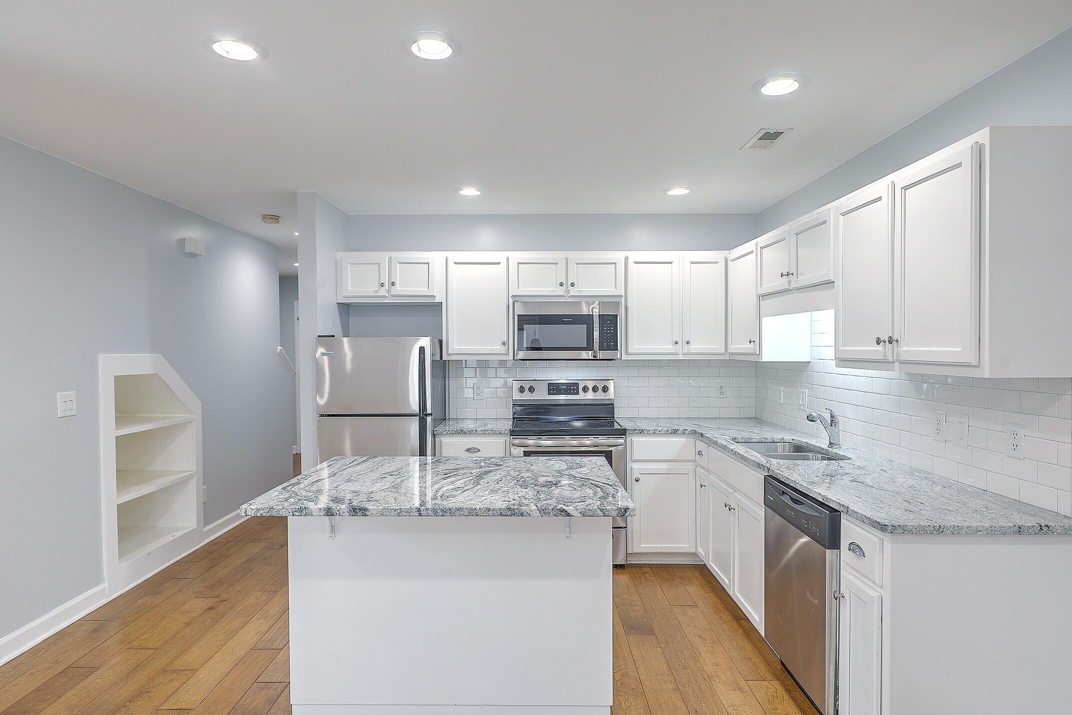 2882 Mackenzie Court Mount Pleasant, SC 29466 - Photo 10 of 24 1R3A5223_4_5_6_7_8_9