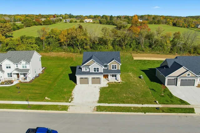 $624,900 | 936 Medina Drive, Mukwonago, WI 53149